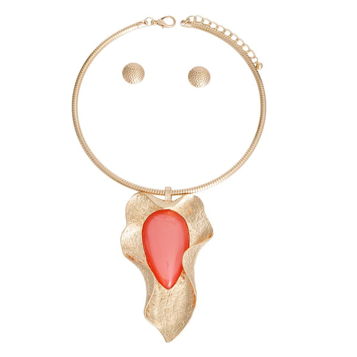 Pendant Curved Leaf Pink Resin Necklace Women: Pink / Gold / 18 inches